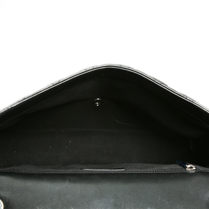 Sac à main Chanel   en cuir matelassé noir rouge et rose - Detail D3