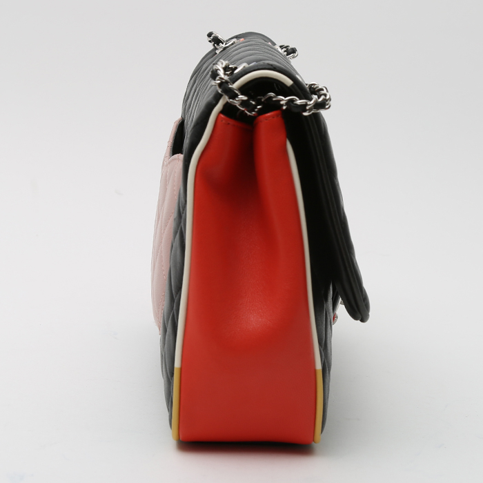 Bolso de mano Chanel   en cuero acolchado negro rojo y rosa - Detail D6