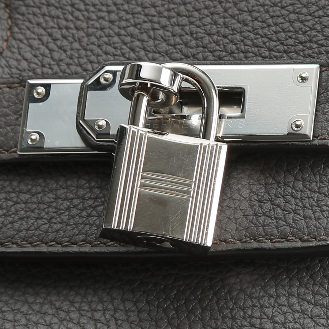 Hermès  Birkin 35 cm handbag  in grey togo leather - Detail D1