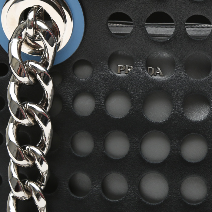 Sac à main Prada  Bauletto en cuir noir et gris - Detail D1