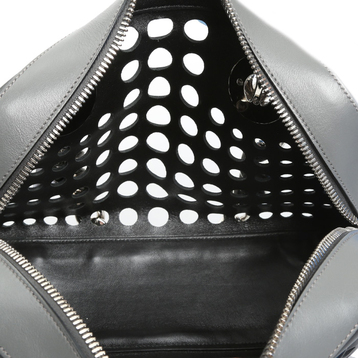 Sac à main Prada  Bauletto en cuir noir et gris - Detail D5