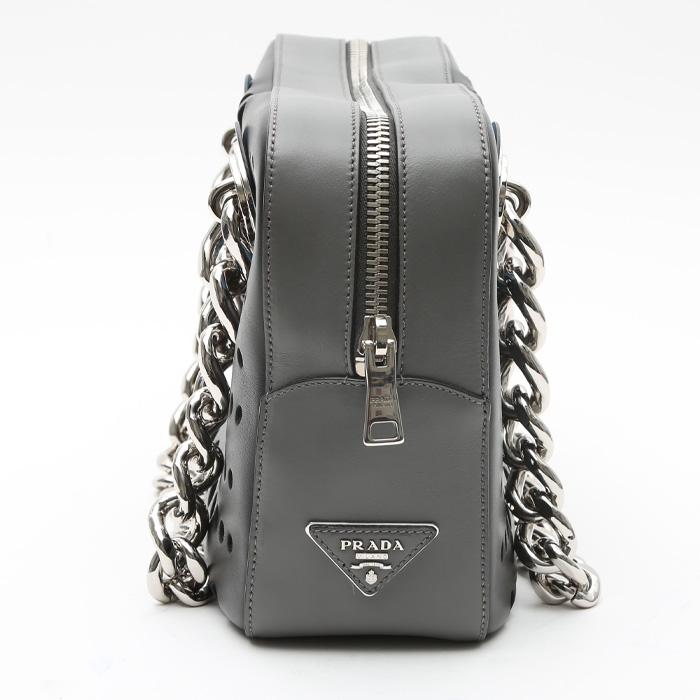 Sac à main Prada  Bauletto en cuir noir et gris - Detail D8