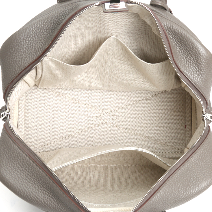 Sac à main Hermès  Victoria en cuir togo gris étain - Detail D3