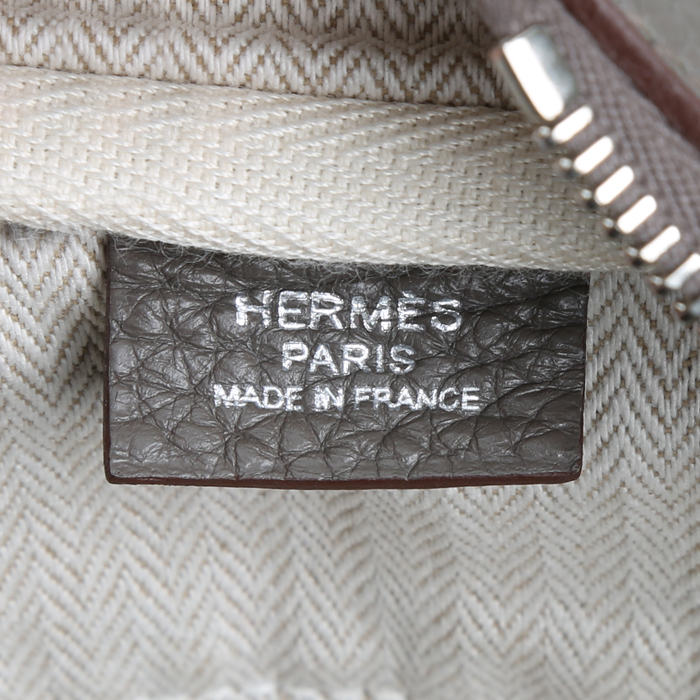 Hermès  Victoria handbag  in grey togo leather - Detail D4
