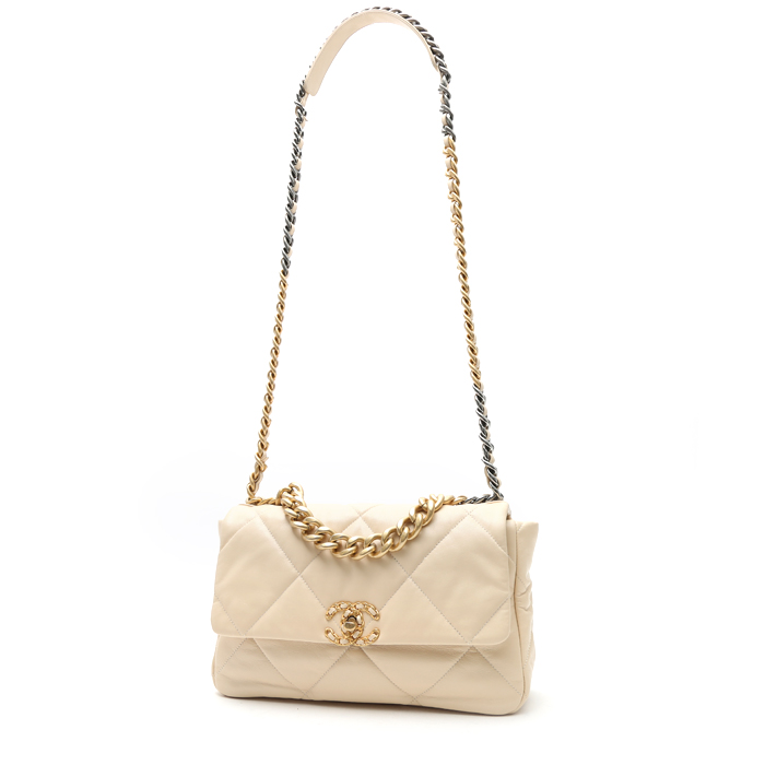 Bolso bandolera Chanel  19 en cuero acolchado beige - Detail D2