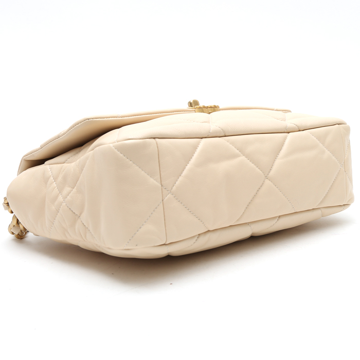 Bolso bandolera Chanel  19 en cuero acolchado beige - Detail D5
