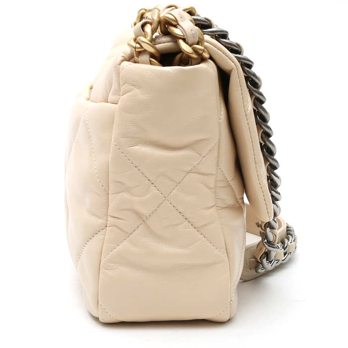 Sac bandoulière Chanel  19 en cuir matelassé beige - Detail D7