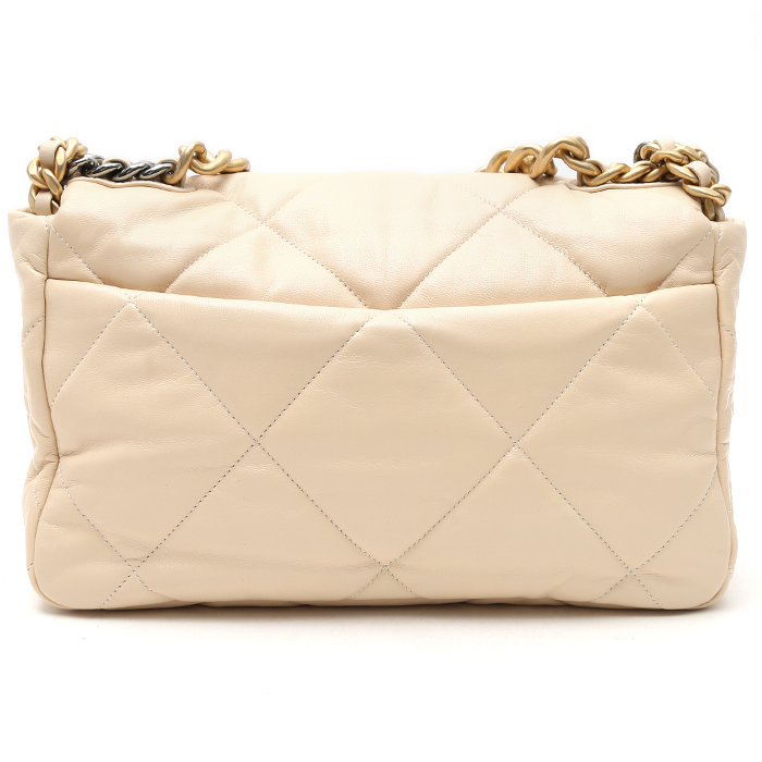 Bolso bandolera Chanel  19 en cuero acolchado beige - Detail D8