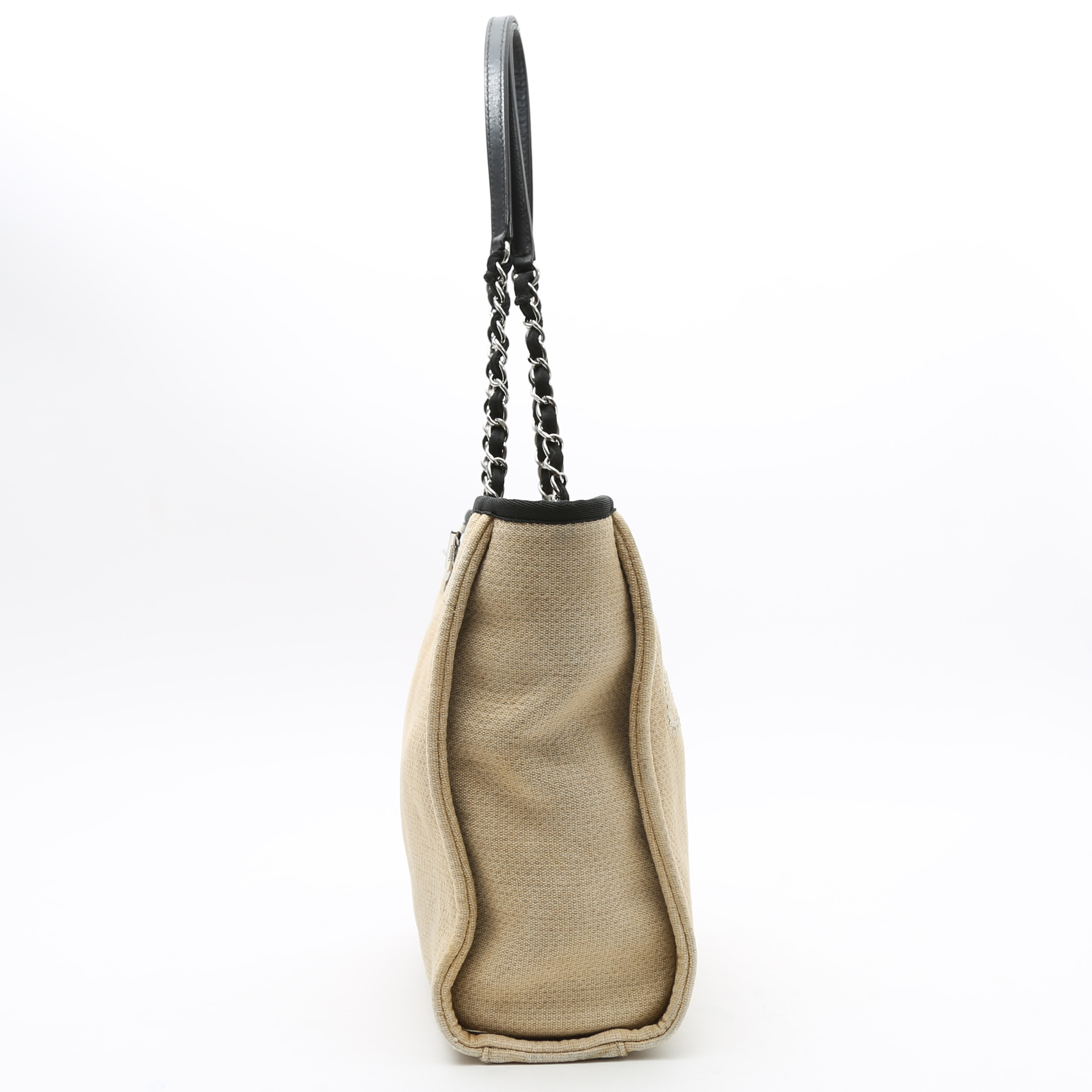 Chanel  Deauville shopping bag  in beige canvas  and black leather - Detail D6