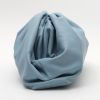 Bolsito de mano Bottega Veneta  Pouch en cuero liso azul claro - Detail D6 thumbnail
