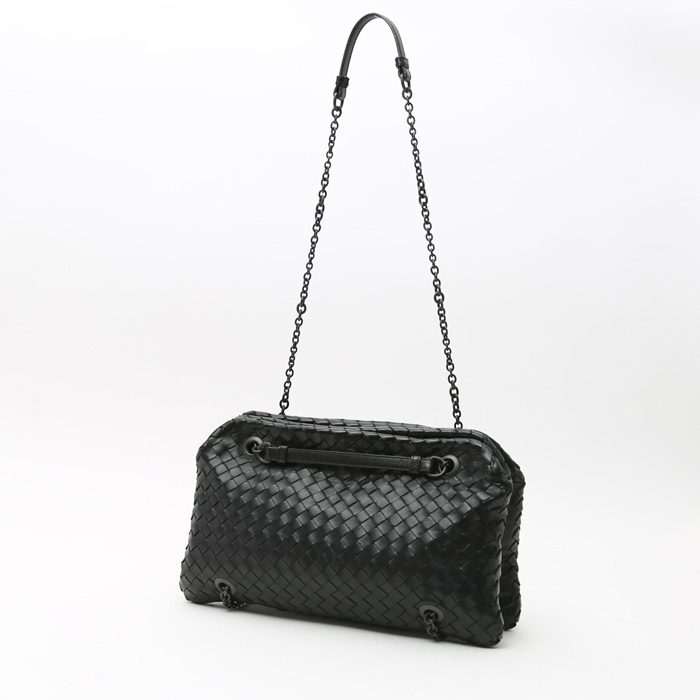 Bottega Veneta   handbag  in black braided leather - Detail D2