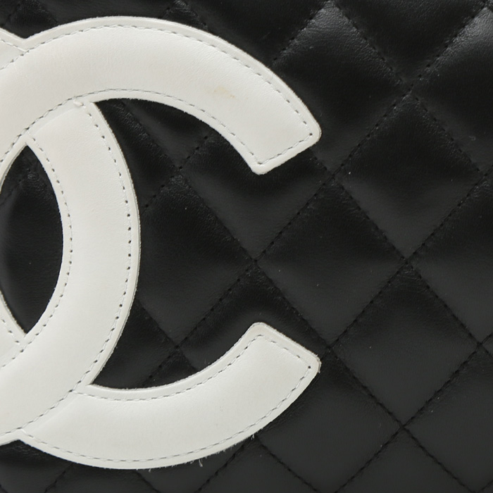 Chanel  Cambon handbag  in black quilted leather  and white leather - Detail D1