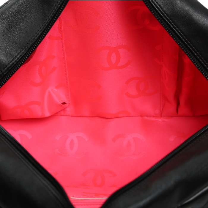 Sac à main Chanel  Cambon en cuir matelassé noir et cuir blanc - Detail D2