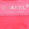 Bolso de mano Chanel  Cambon en cuero acolchado negro y cuero blanco - Detail D3 thumbnail