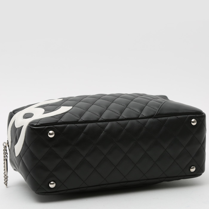 Chanel  Cambon handbag  in black quilted leather  and white leather - Detail D4