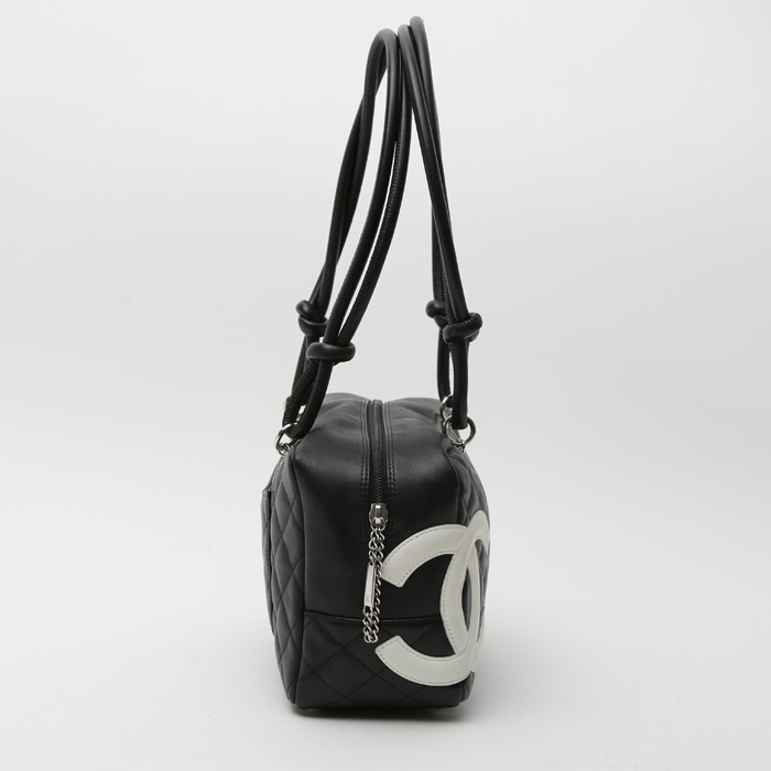 Chanel  Cambon handbag  in black quilted leather  and white leather - Detail D5