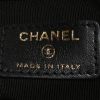 Pochette Chanel  en cuir matelassé noir - Detail D3 thumbnail