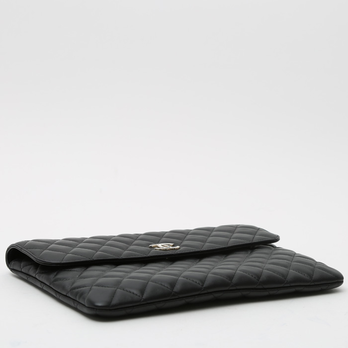 Chanel pouch in black quilted leather - Detail D4