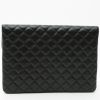 Chanel  pouch  in black quilted leather - Detail D7 thumbnail