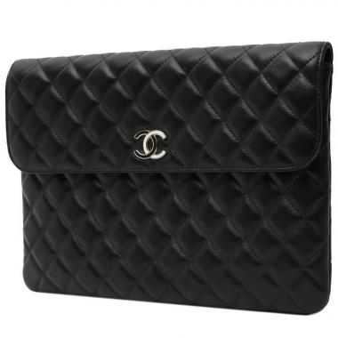 Bolsito de mano Chanel  en cuero acolchado negro