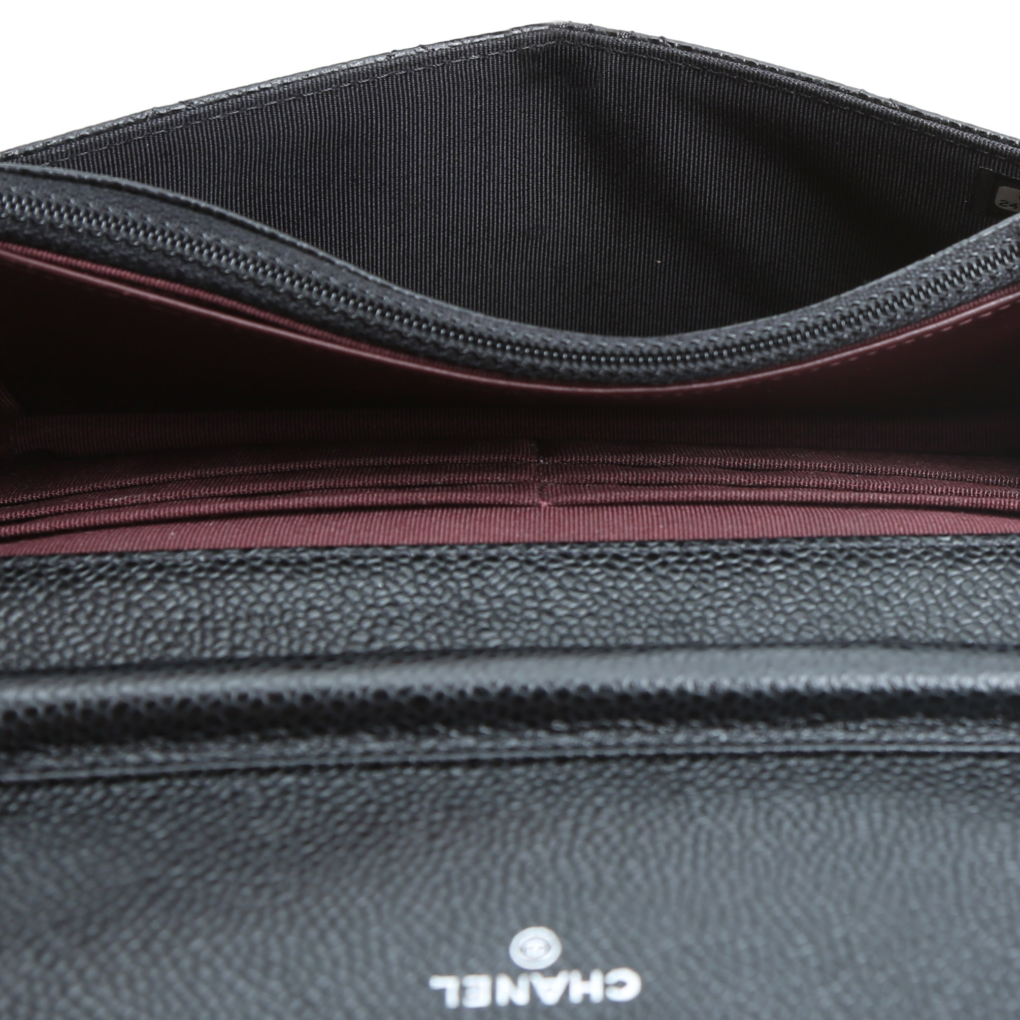 Chanel  Wallet on Chain shoulder bag  in black quilted grained leather - Detail D3