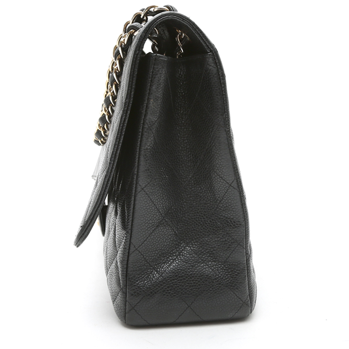 Sac bandoulière Chanel  Timeless Maxi Jumbo en cuir grainé matelassé noir - Detail D6