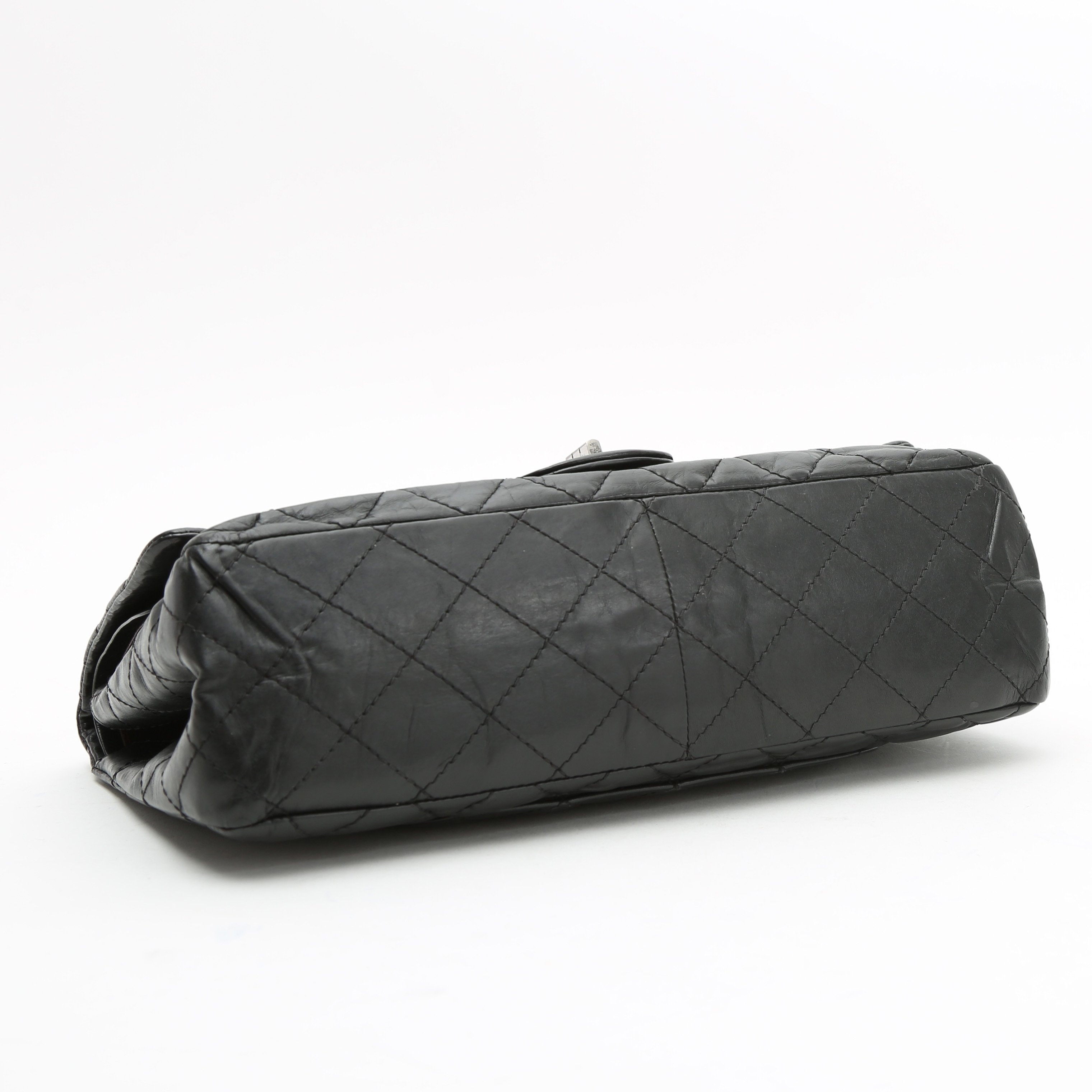 Chanel  Chanel 2.55 handbag  in black quilted leather - Detail D5