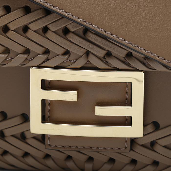 Sac à main Fendi Baguette en cuir marron - Detail D1