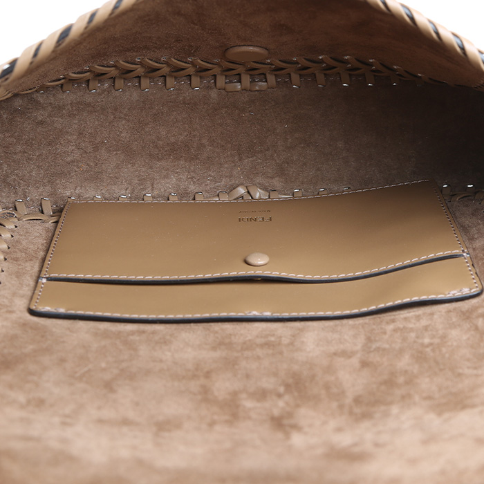 Sac à main Fendi Baguette en cuir marron - Detail D2