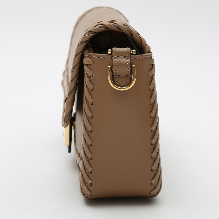 Sac à main Fendi Baguette en cuir marron - Detail D5