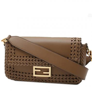 Fendi  Baguette handbag  in brown leather