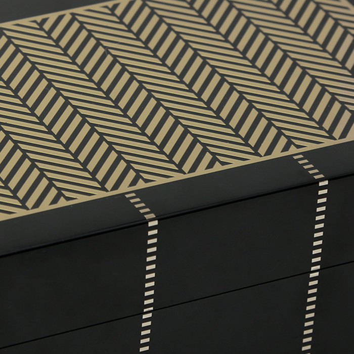 Cartier, coffret à boutons de manchettes en bois laqué et marqueterie de laiton, signée, années 1990/2000 - Detail D1