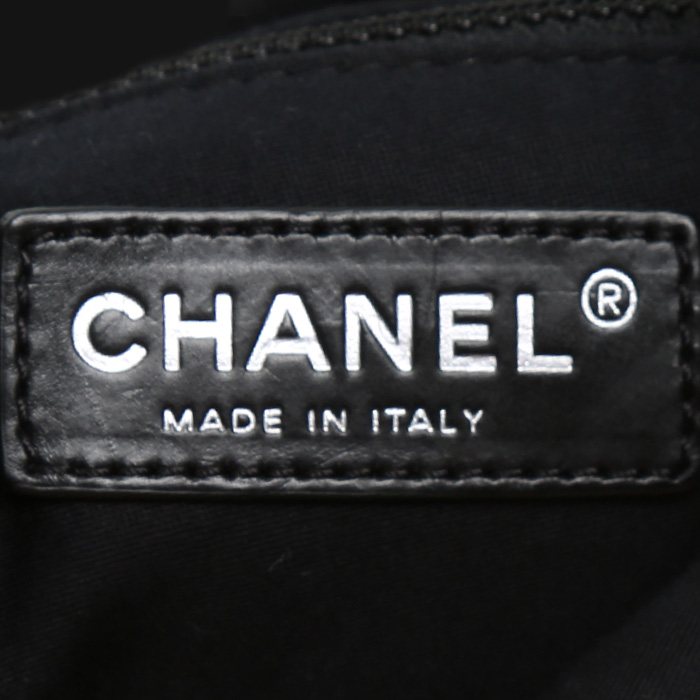 Sac à dos Chanel  Sac à dos en cuir noir - Detail D4