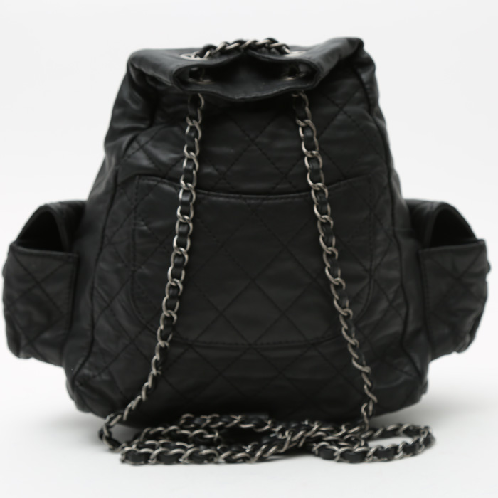 Sac à dos Chanel  Sac à dos en cuir noir - Detail D8