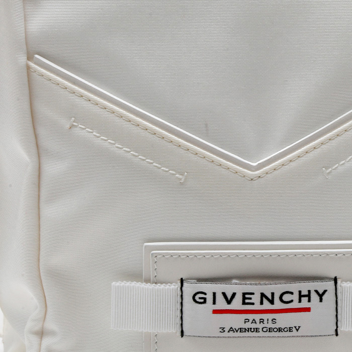 Sac à dos Givenchy  Infinity en toile blanche - Detail D1