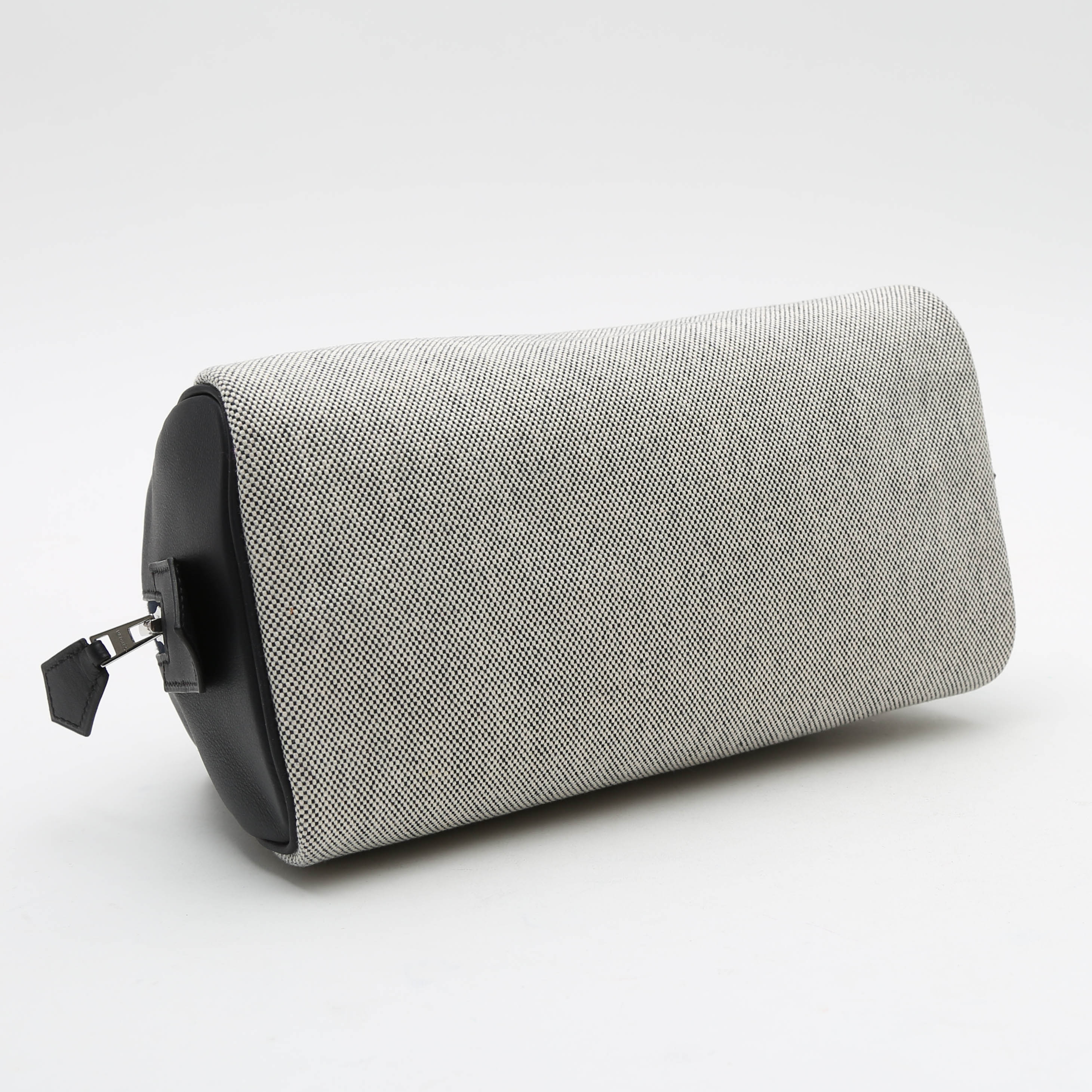 Hermès  Cavour pouch  in grey canvas  and navy blue Swift leather - Detail D4