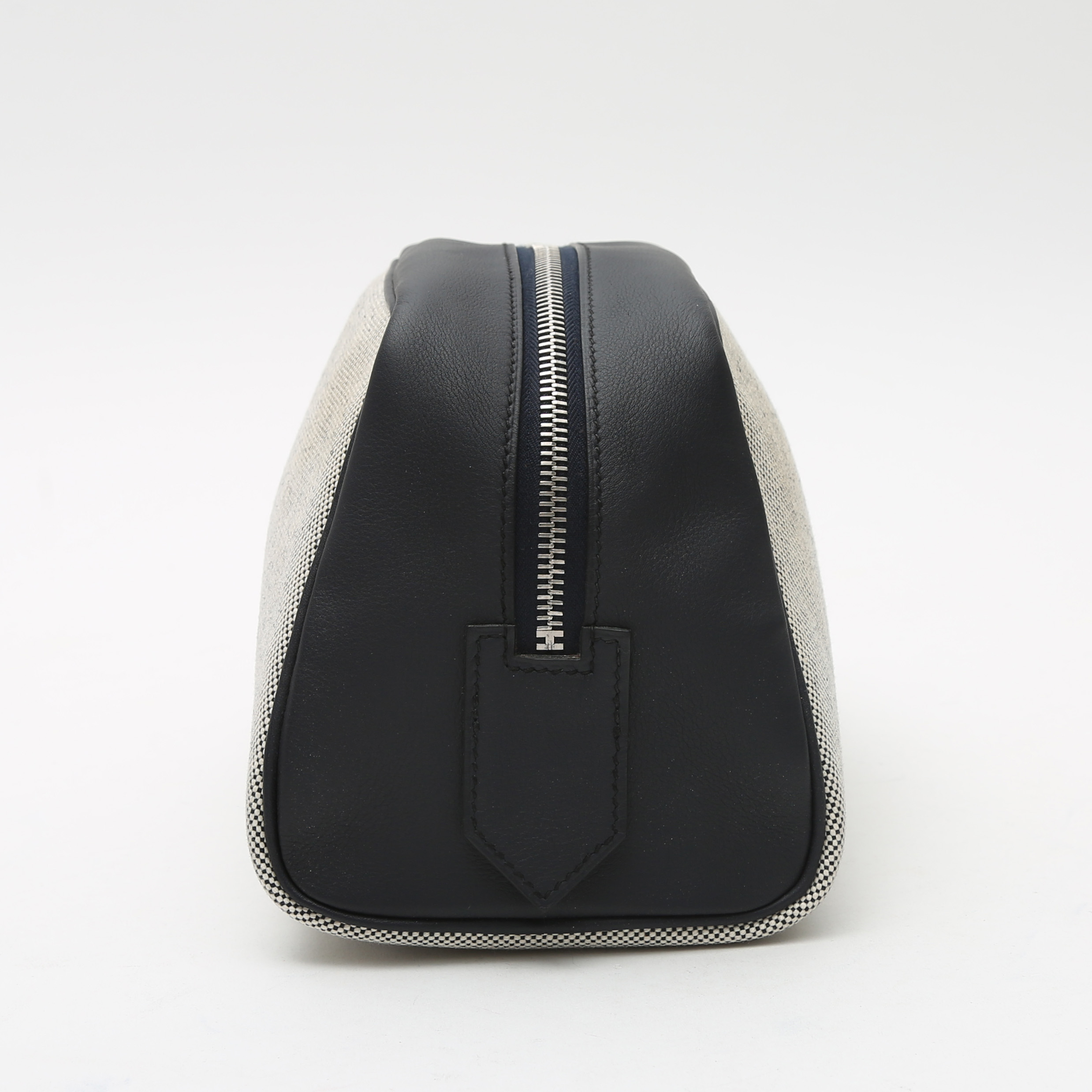 Pochette Hermès  Cavour en toile grise et cuir Swift bleu-marine - Detail D5