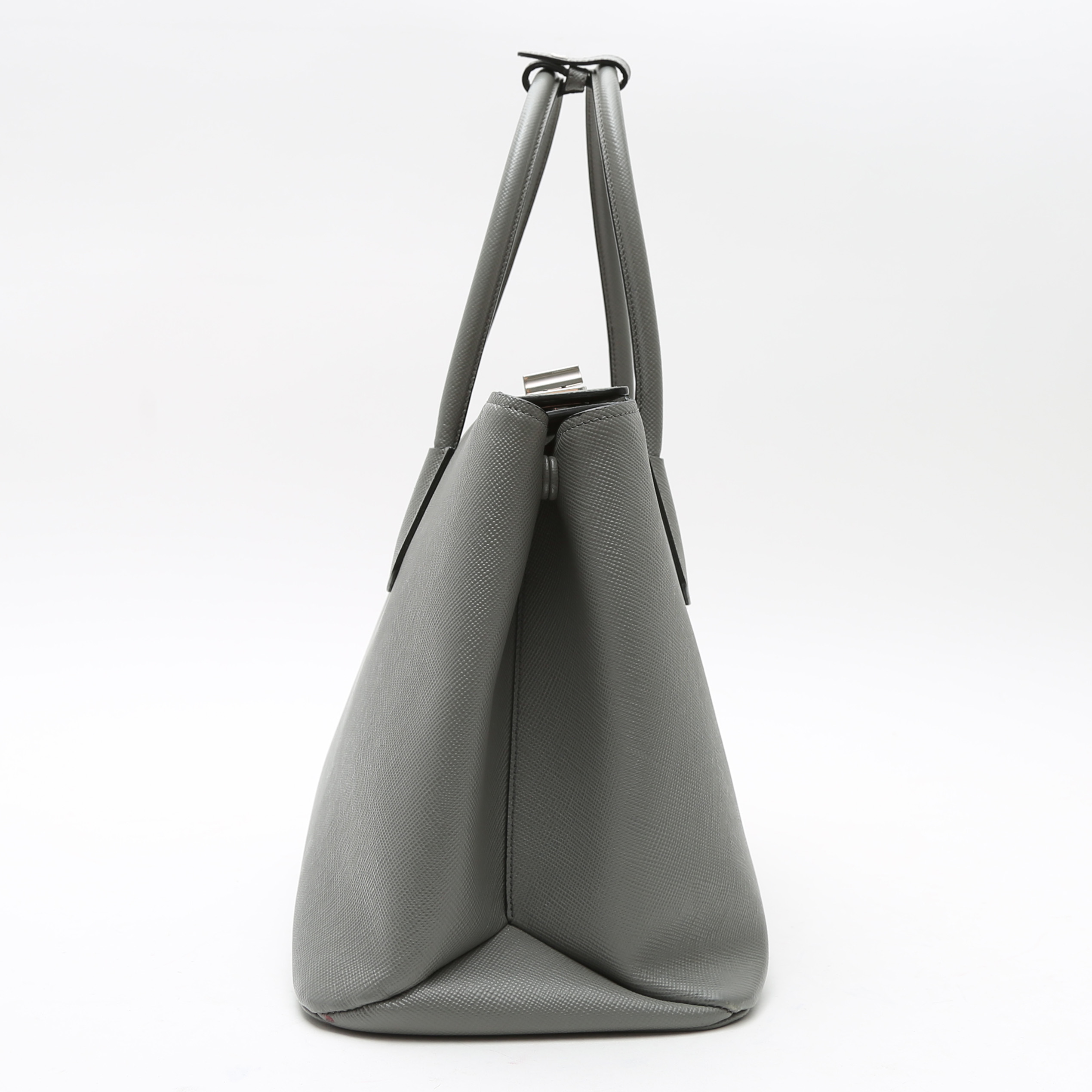 Bolso de mano Prada  City Calf en cuero saffiano gris - Detail D6