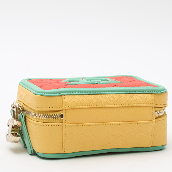 Borsa a tracolla Chanel  Vanity in pelle martellata tricolore gialla verde e rossa - Detail D5