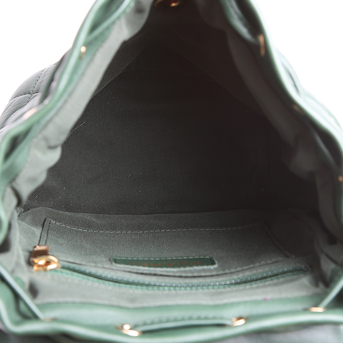 Chanel Sac à dos backpack in green quilted leather - Detail D2