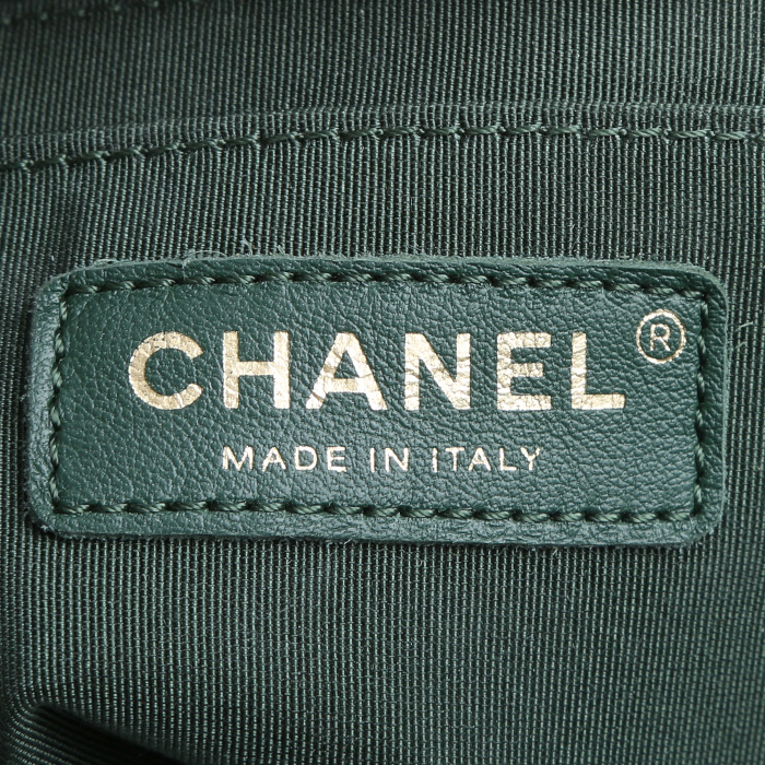 Chanel Sac à dos backpack in green quilted leather - Detail D3