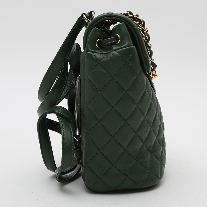 Chanel Sac à dos backpack in green quilted leather - Detail D6