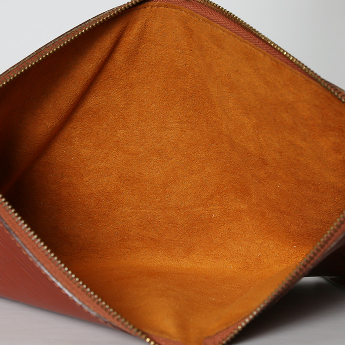 Pochette Louis Vuitton  Pochette accessoires in pelle Epi marrone - Detail D3