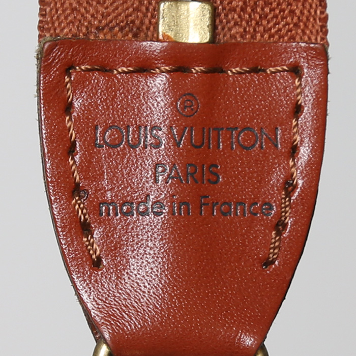 Bolsito de mano Louis Vuitton  Pochette accessoires en cuero Epi marrón - Detail D4