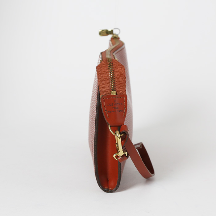 Pochette Louis Vuitton  Pochette accessoires en cuir épi marron - Detail D6