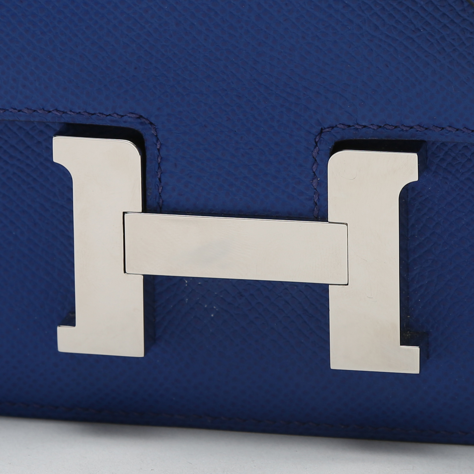 Borsa a tracolla Hermès  Constance mini  in pelle Epsom blu - Detail D1