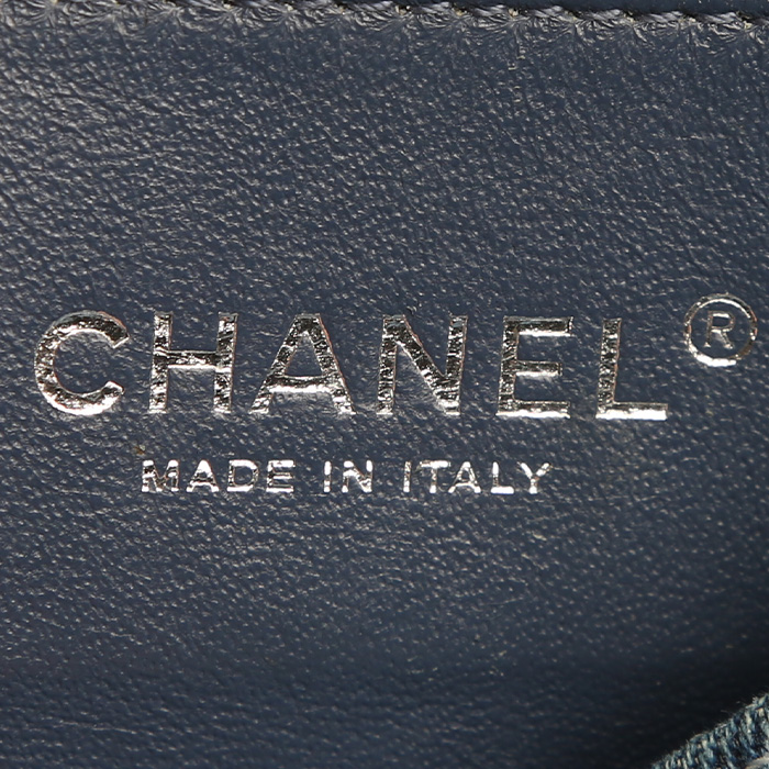 Bolso bandolera Chanel  Boy en denim azul - Detail D4