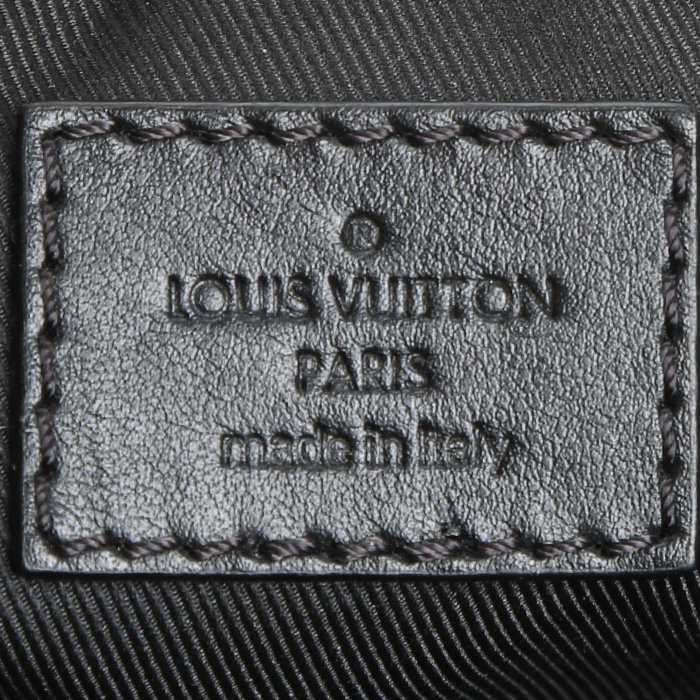 Louis Vuitton Danube shoulder bag in black empreinte monogram leather - Detail D4