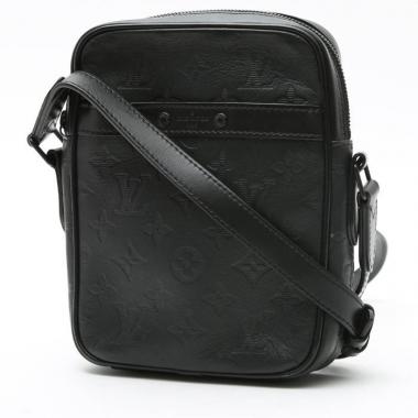 Sac bandoulière Louis Vuitton  Danube	 en cuir monogram empreinte noir