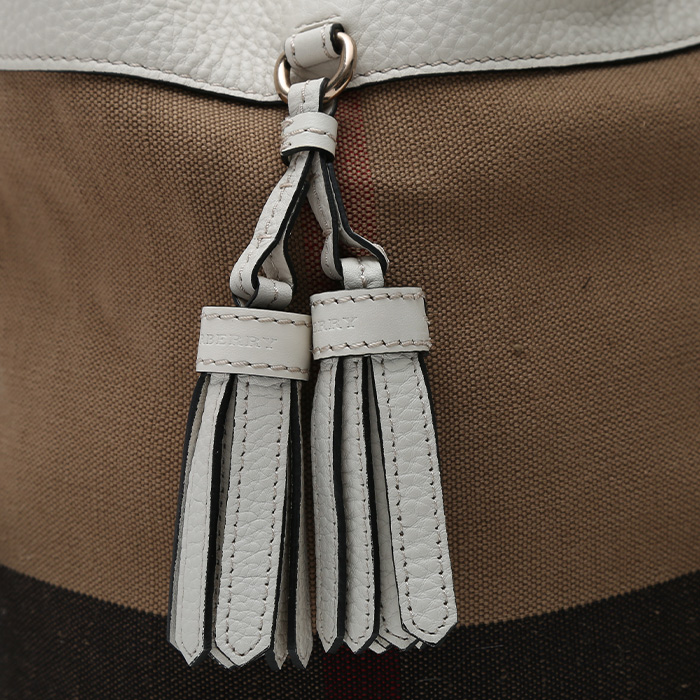 Burberry  Ashby handbag  in brown canvas  and white leather - Detail D1